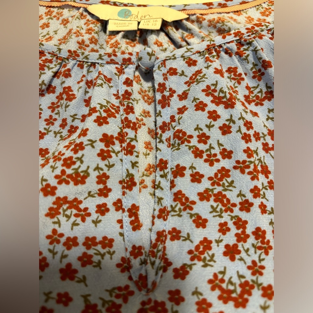 Boden, long sleeve, key hole with button at neck & at wrists, 12 - Picture 10 of 12
